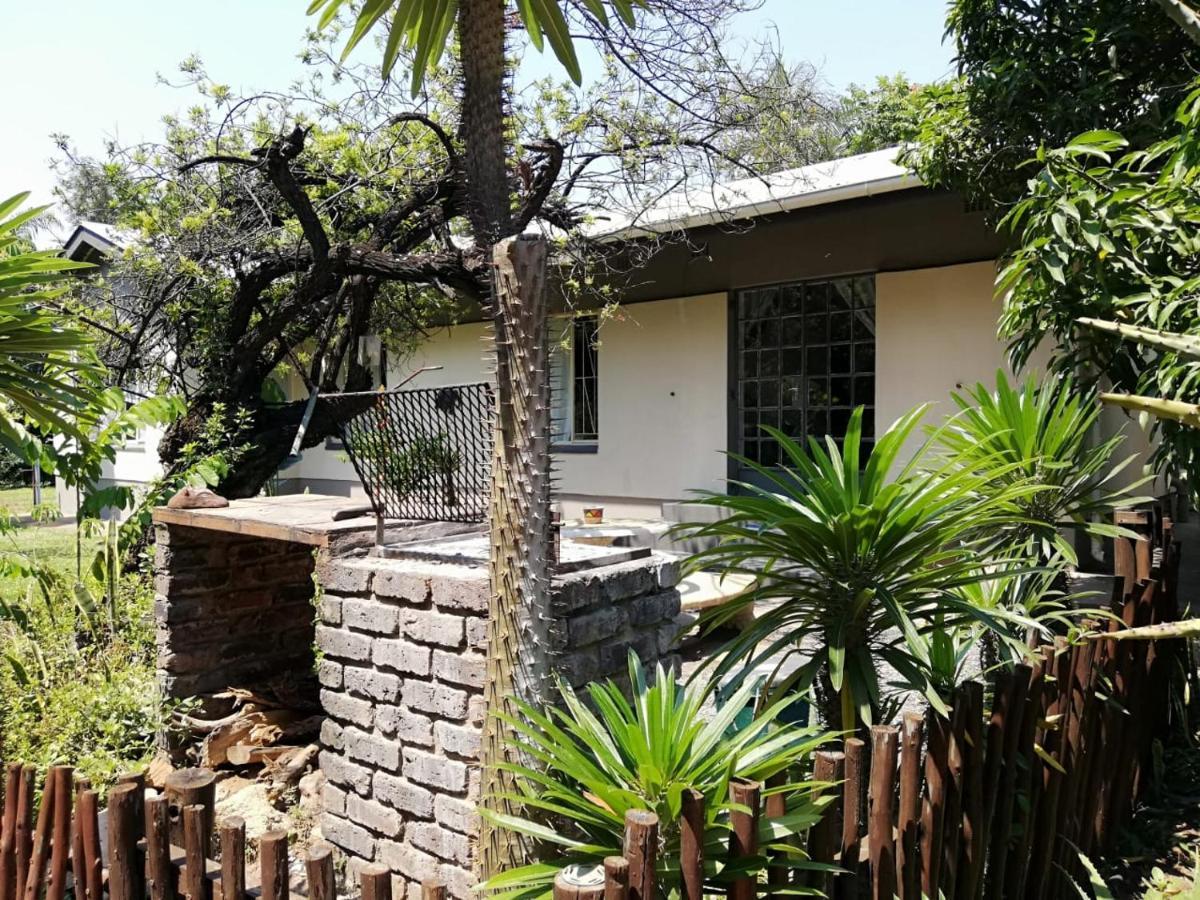 Elephant Walk Guesthouse And Back Packers Phalaborwa Exterior photo