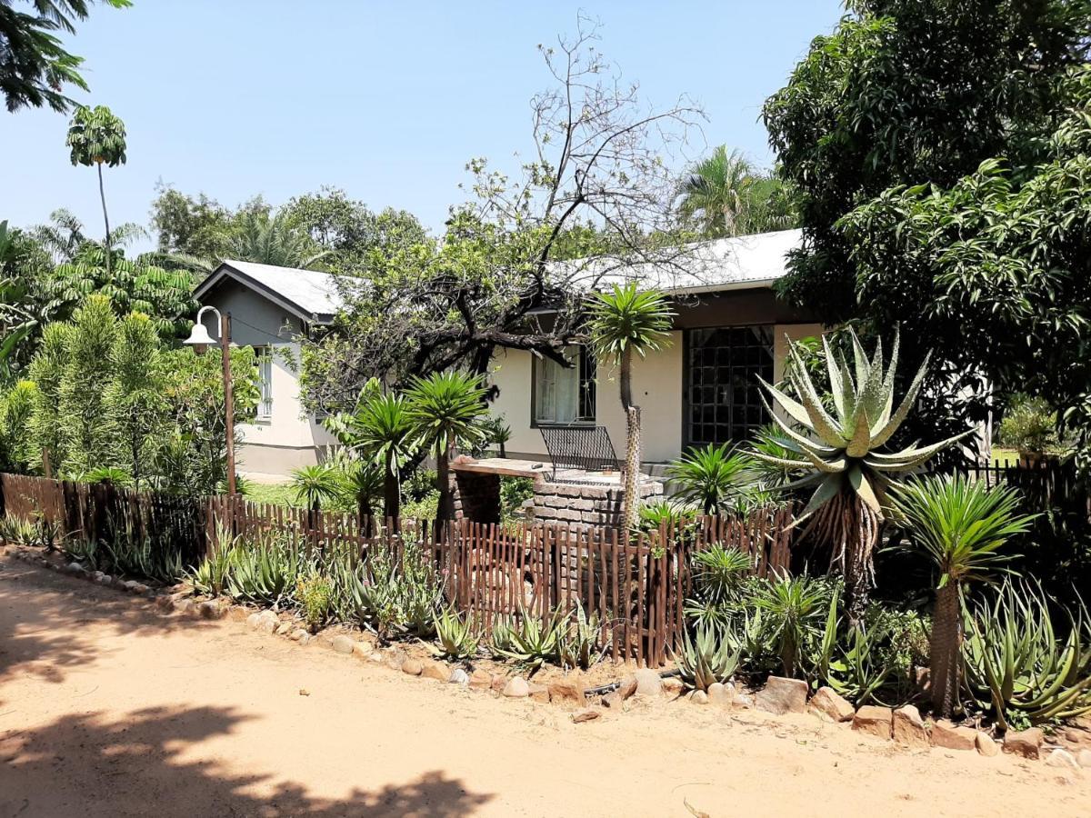 Elephant Walk Guesthouse And Back Packers Phalaborwa Exterior photo